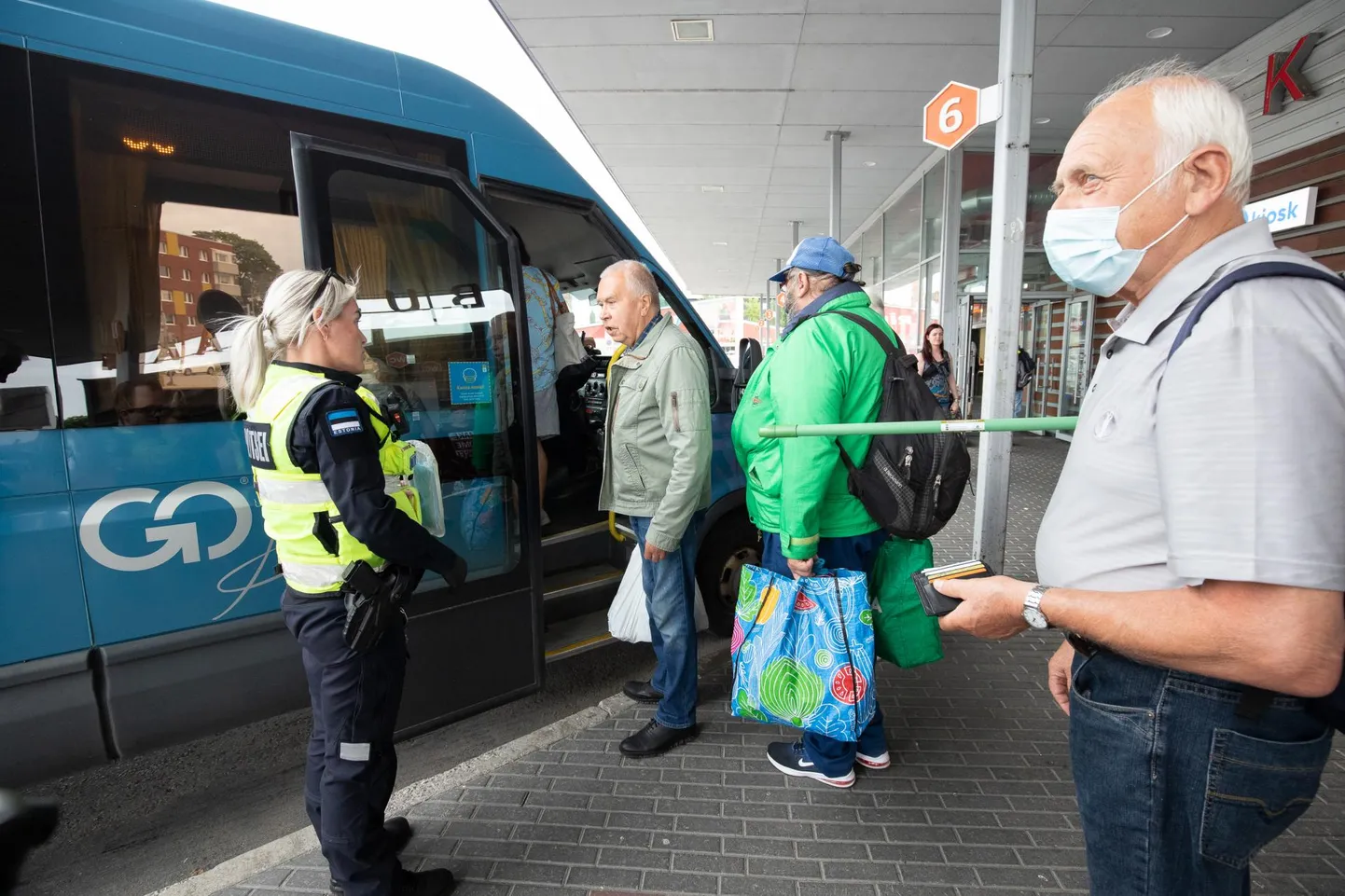 Ikka leidub neid, kes ei soovi ühissõidukisse sisenedes kaitsemaski kanda.