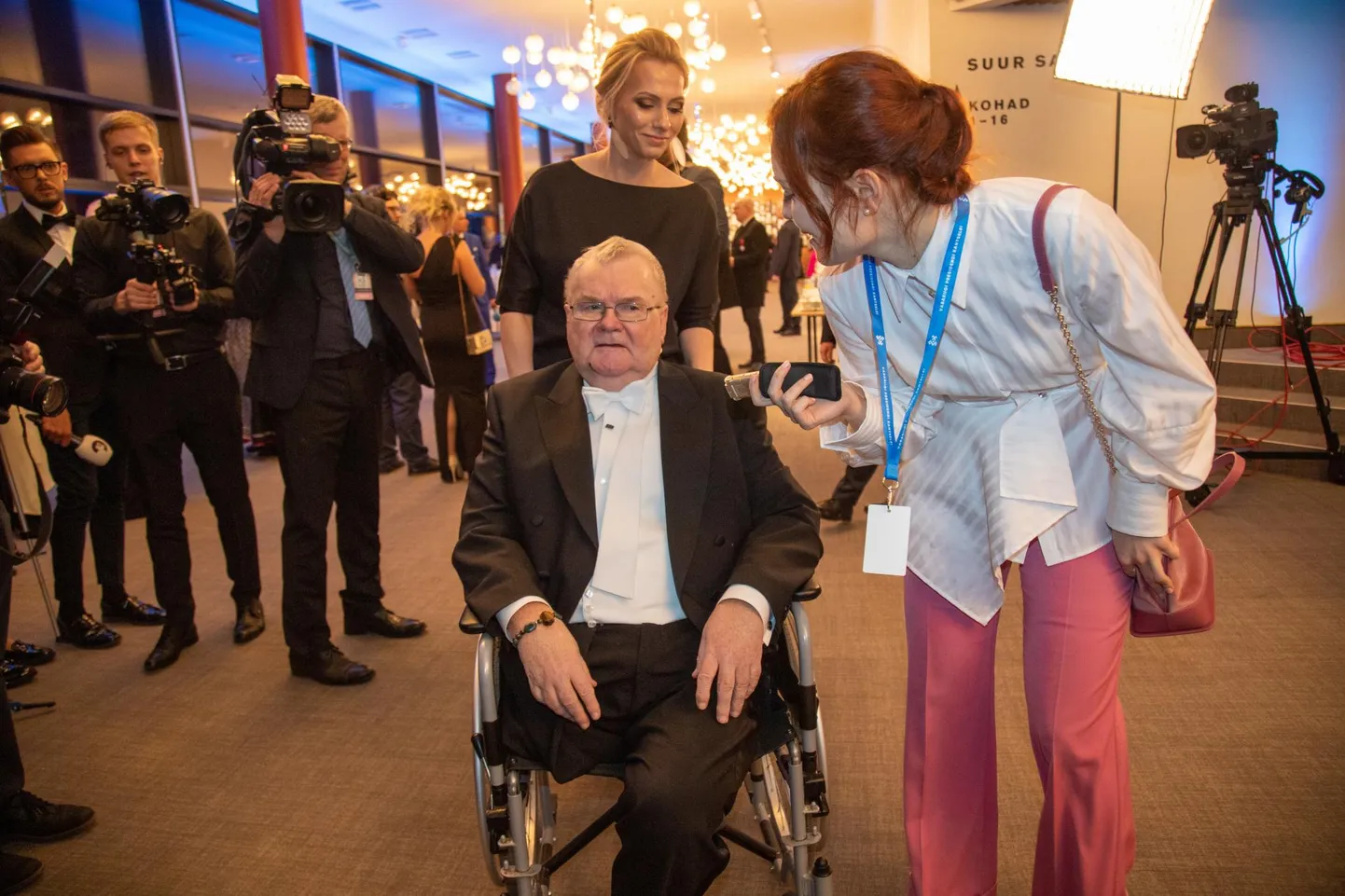 Edgar Savisaare ilmumine Ugala teatrimajja oli tõeline meediasündmus.