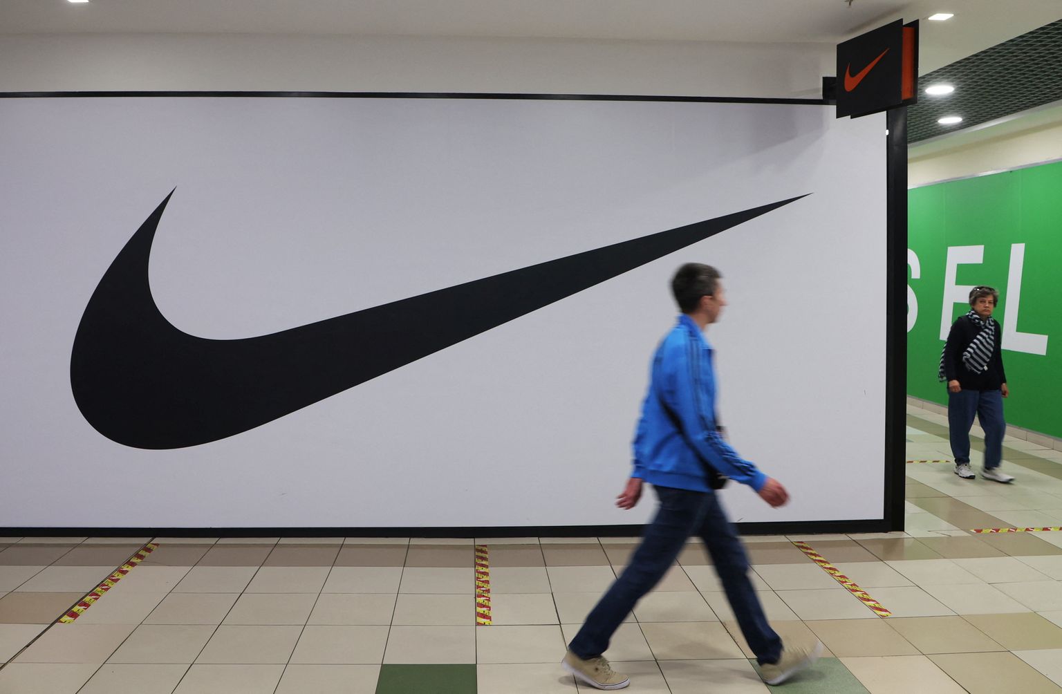 Nike'i suletud pood Saint Petersburgi kaubanduskeskuses.