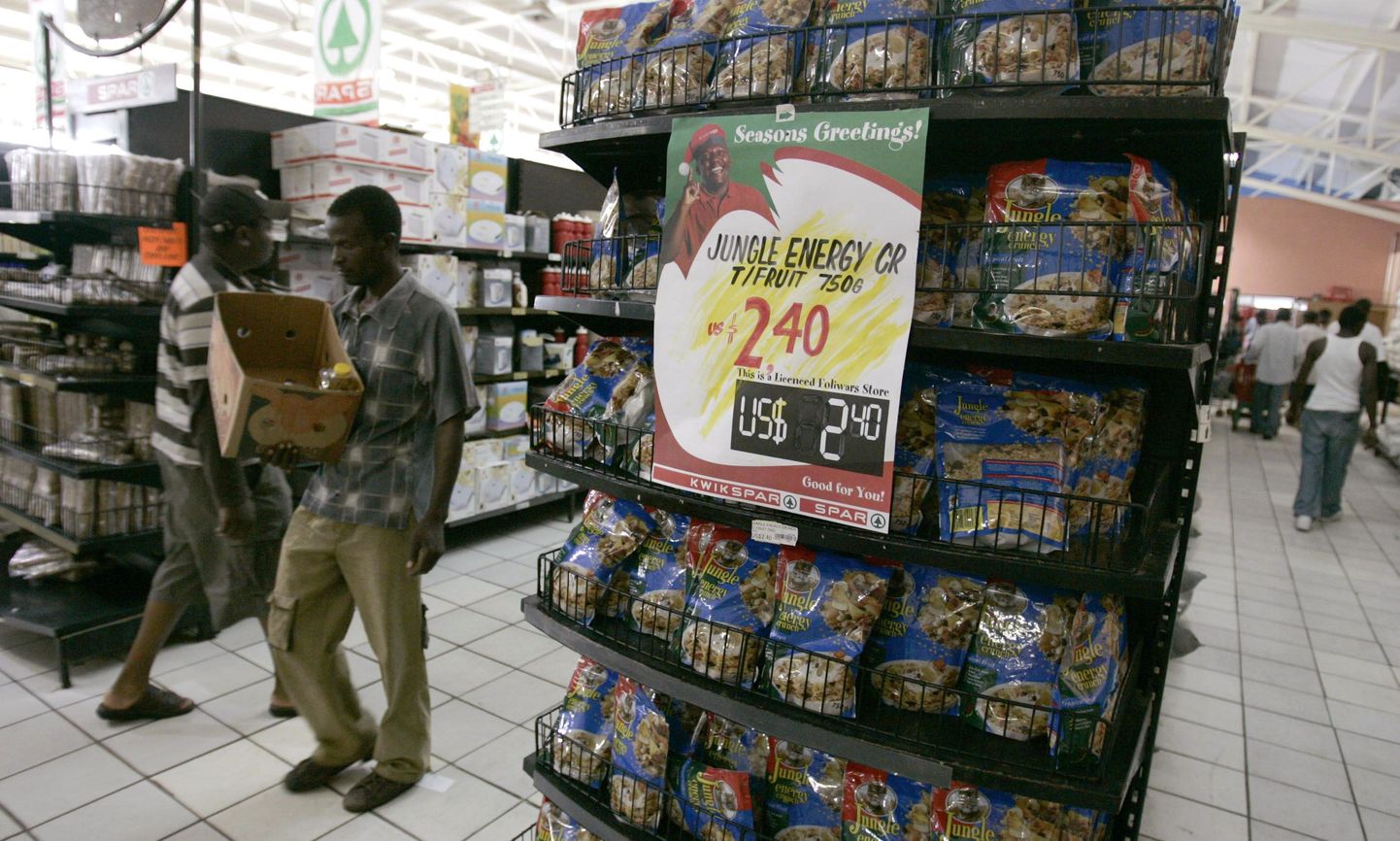 Toiduainete hinnad Zimbabwe pealinna Harare kaupluses on USA dollarites.