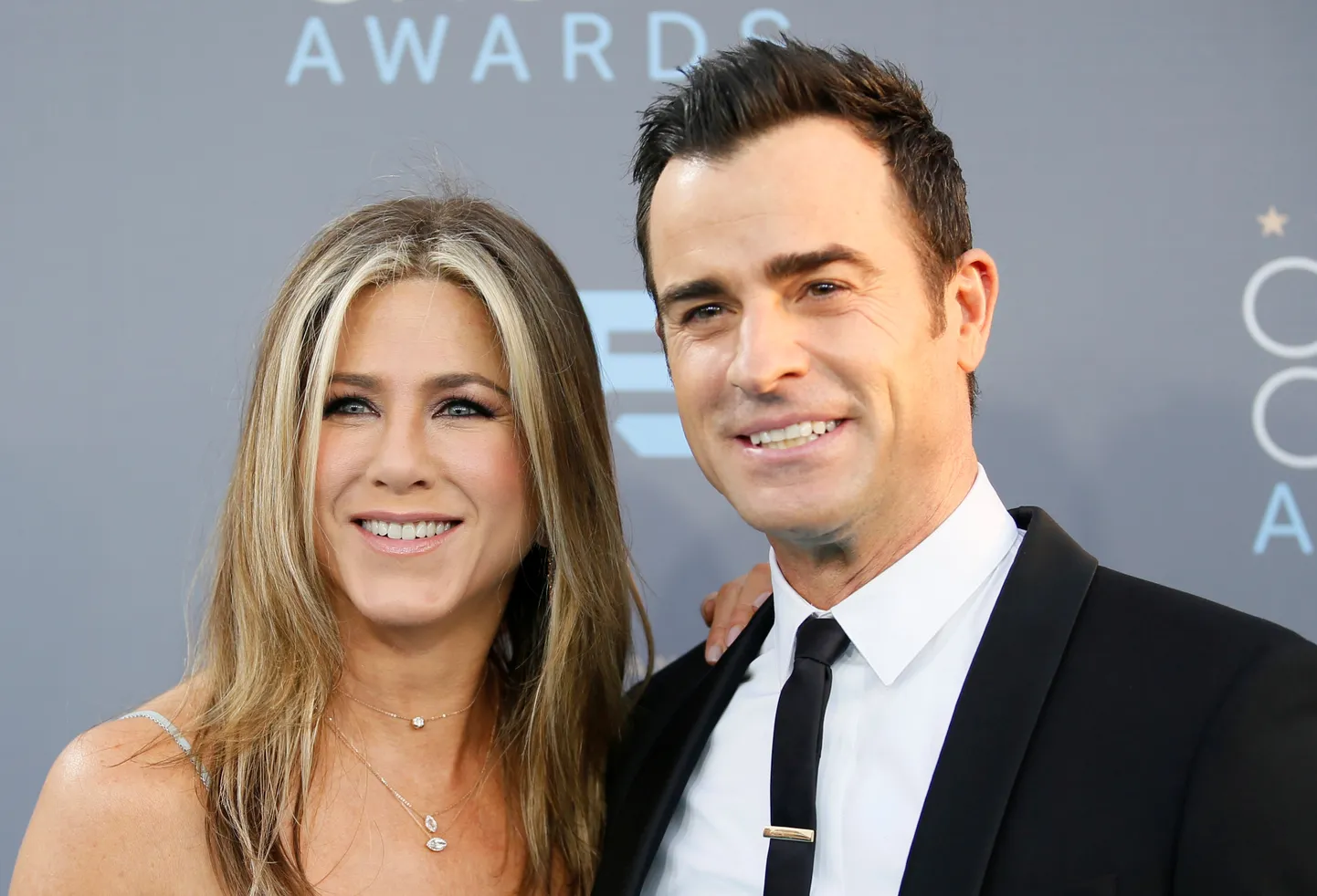 FILE PHOTO: Actors Jennifer Aniston and Justin Theroux arrive at the 21st Annual Critics' Choice Awards in Santa Monica, California January 17, 2016.  REUTERS/Danny Moloshok/File photo