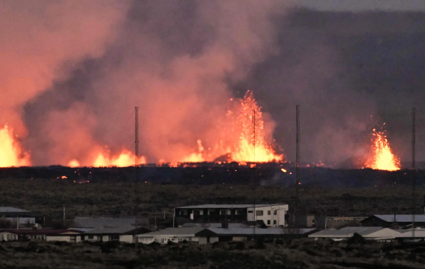 Laava jõudis Islandi Grindavíki linna lähedale 14. jaanuaril 2024. a.
