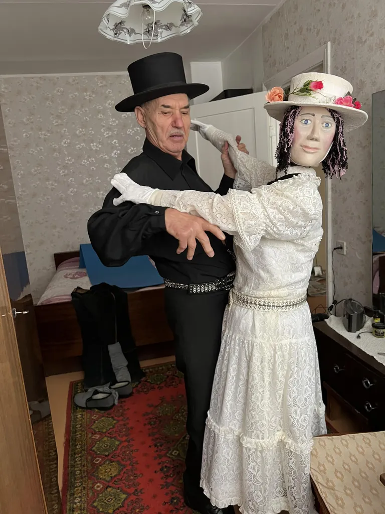 Так начинается танец.