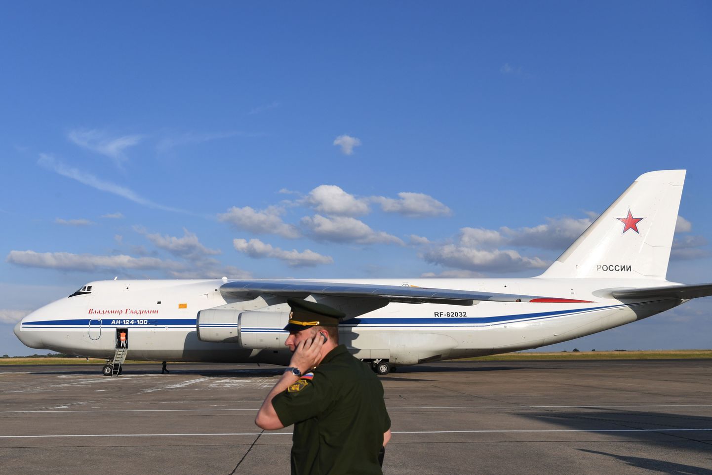 Vene sõjaväe transpordilennuk Antonov-124. Pilt on illustratiivne.