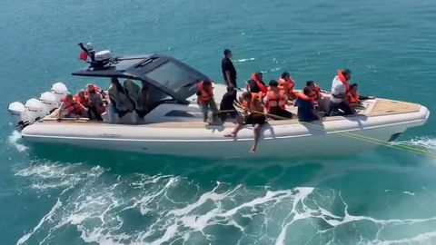 VIDEO ⟩ Küprosel läks ümber 270 inimesega reisilaev