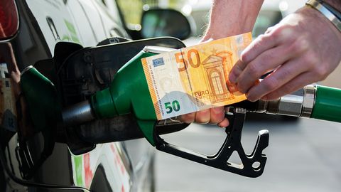 Kas notiks ar degvielas cenām? Prognozē Tuvo Austrumu eksperts