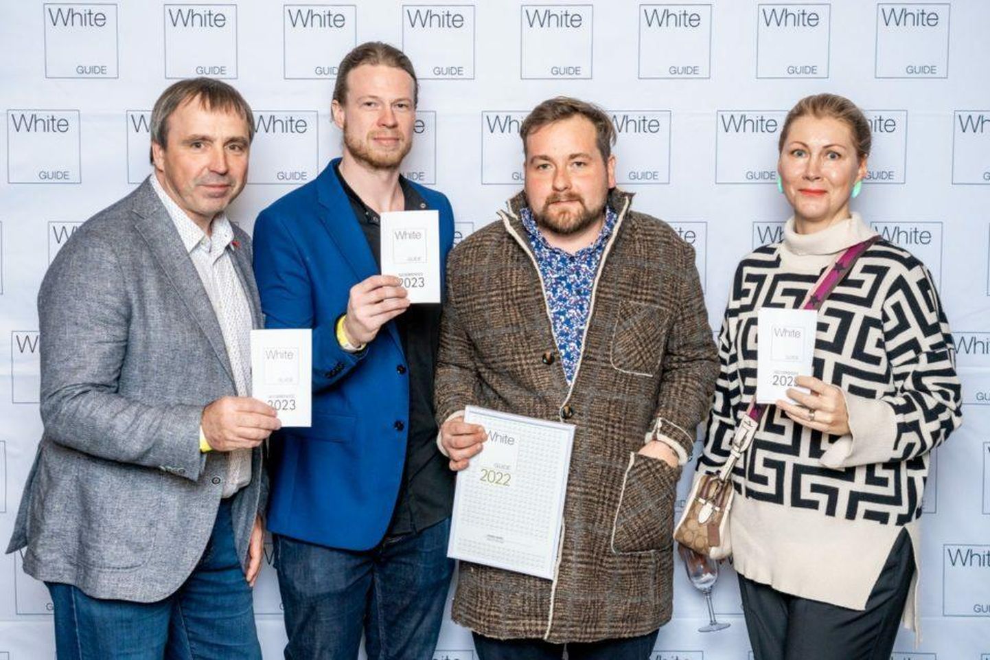 Restoranijuhi White Guide Estonia 2023 avalikustamisel Kultuurikatlas anti parima peakoka tiitel Joonas Koppelile (paremalt teine).