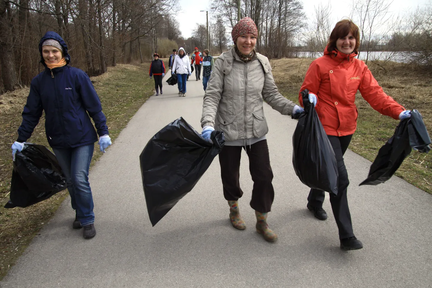 Pärnu linnametnikud korraldasid täna Jaansoni rajal koristustalgud.