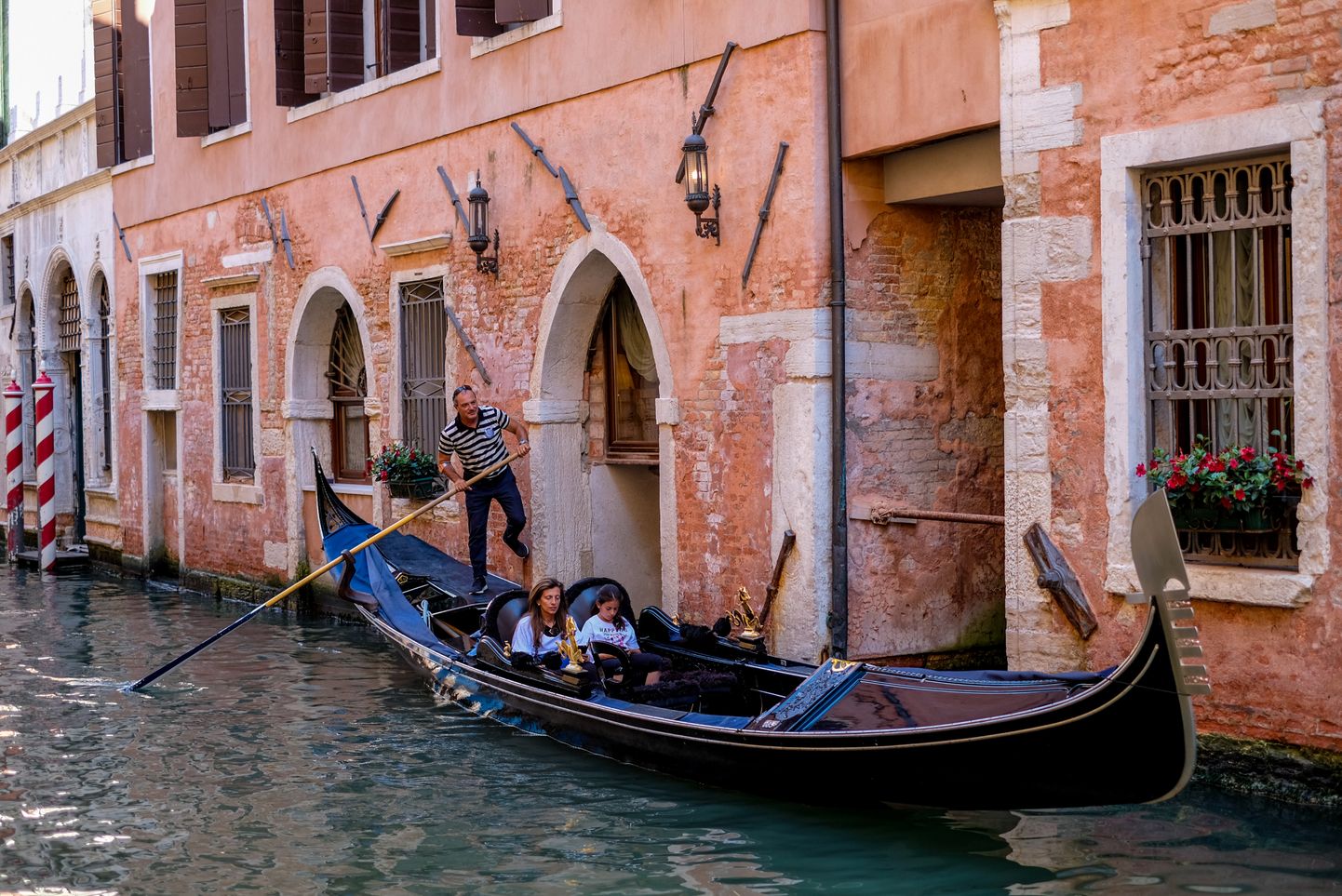 Turistid Veneetsias.