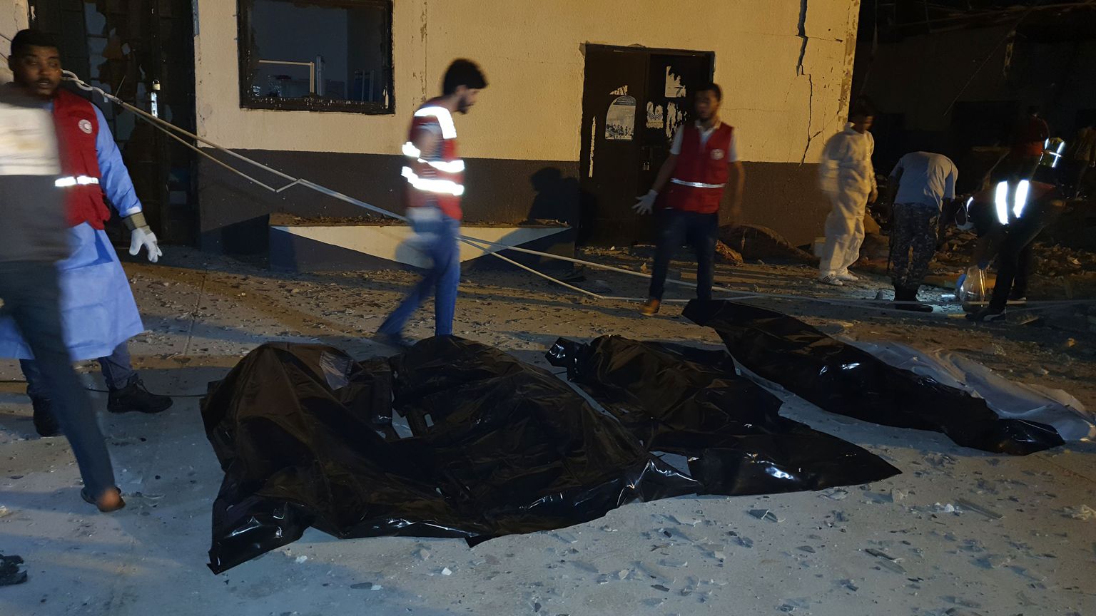 Lībijā triecienā migrantu centram 40 nogalinātie 