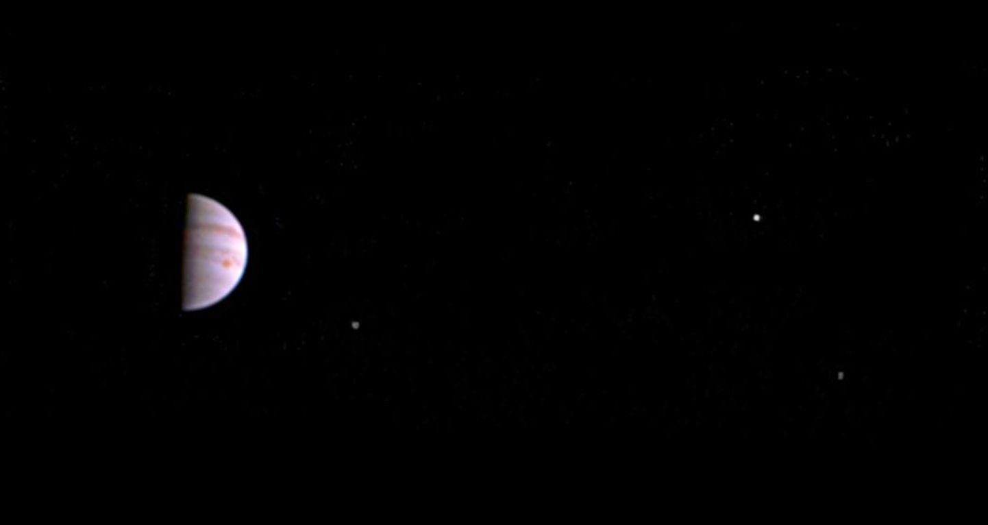 Juno pilt Jupiterist.
