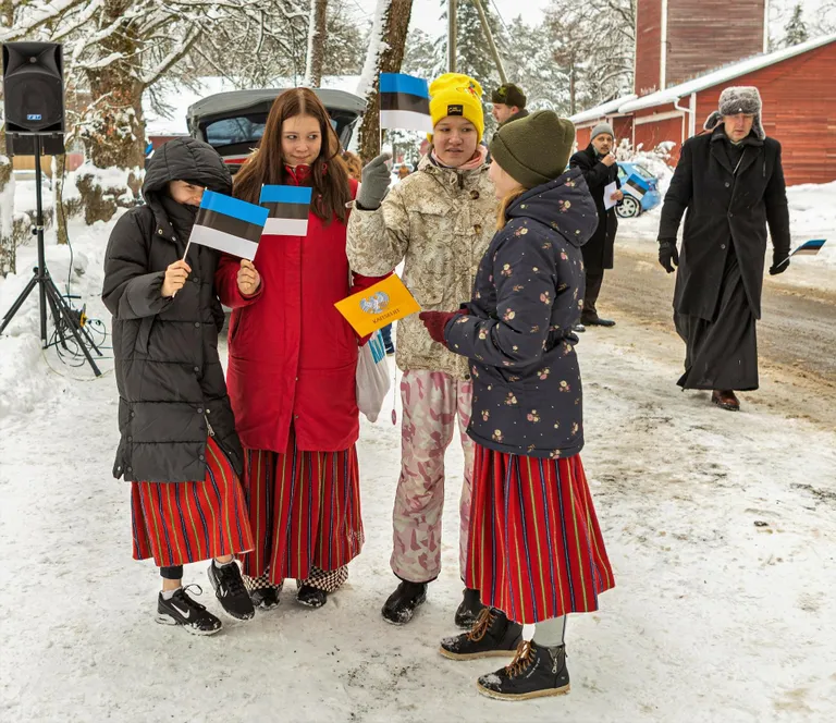 Laulsid koolinoored, sõnavõttudes kajastus vabaduse hoidmise olulisus tänapäeva kontekstis.
