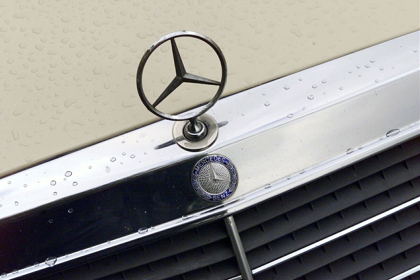 Mercedes-Benzi kaasreisija sai õnnetuses viga. Foto on illustratiivne.