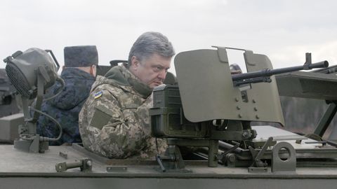 Порошенко рассказал, зачем Украине нужно летальное оружие США