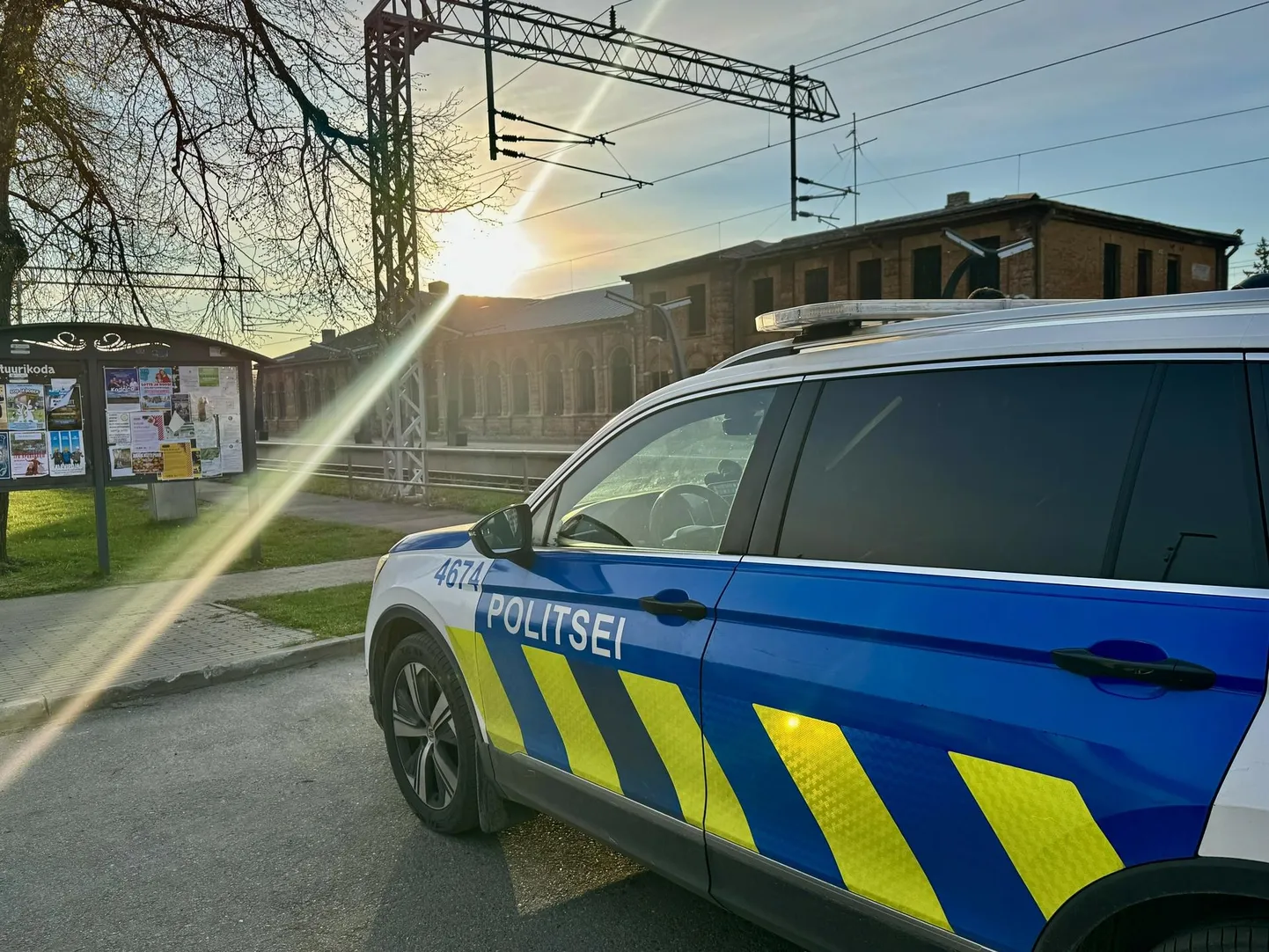 Politseinikud võtsid jaama tunginud mehe enda hoole alla.
