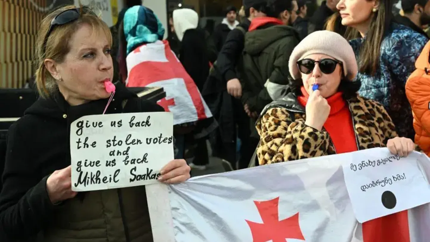 В Центральной избирательной комиссии подвели итоги выборов на фоне очередного протеста.