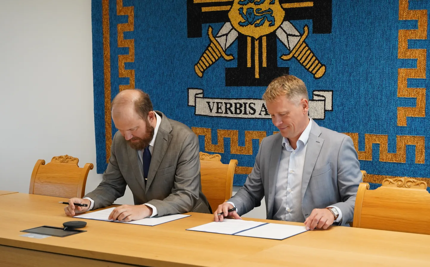 Vasakul sisekaitseakadeemia rektor Marek Link ja paremal Eesti Lennuakadeemia rektor Koit Kaskel