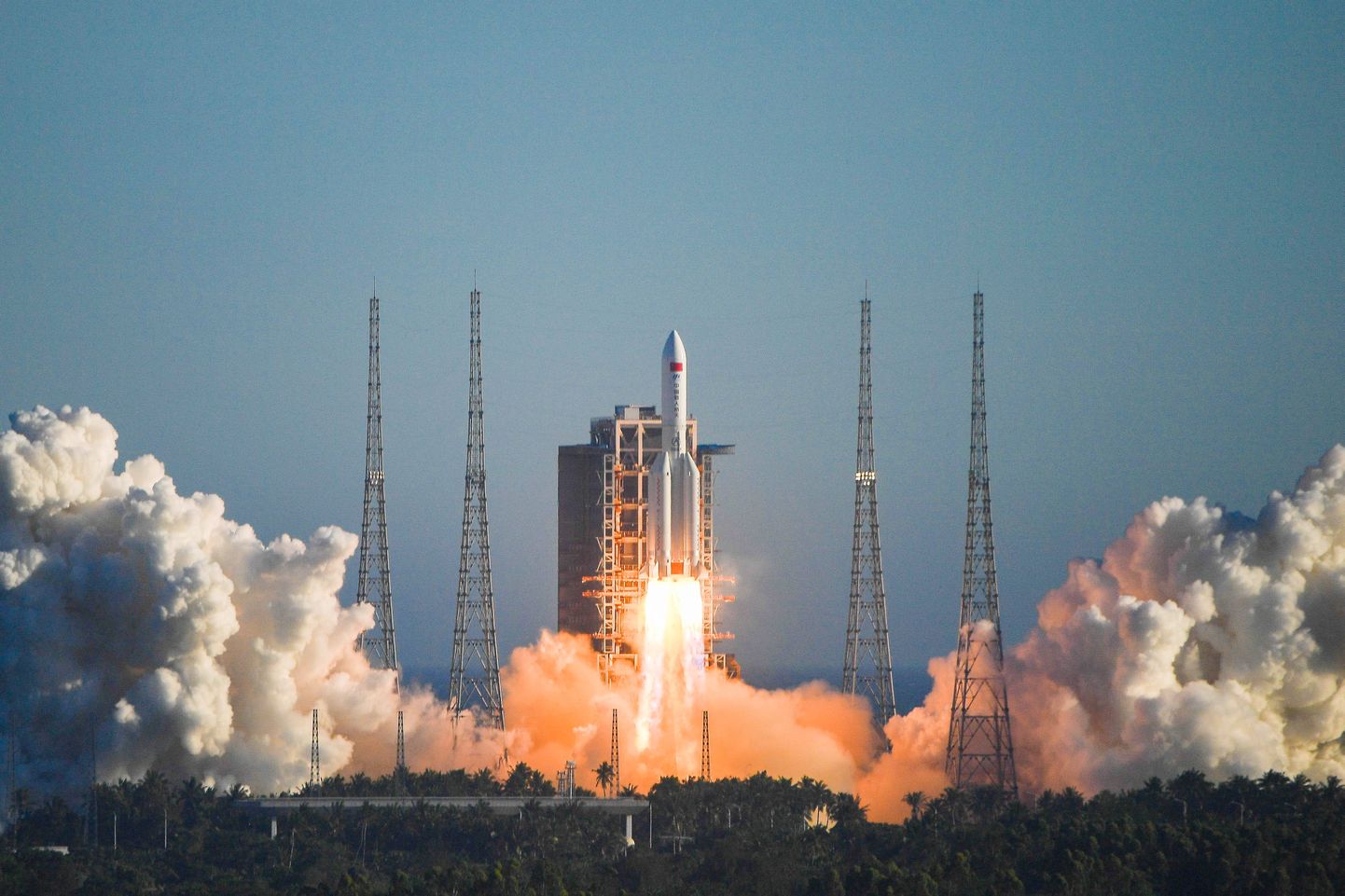 Hiina uue kosmoselaeva prototüübi orbiidile toimetanud raketi start 5. mail.