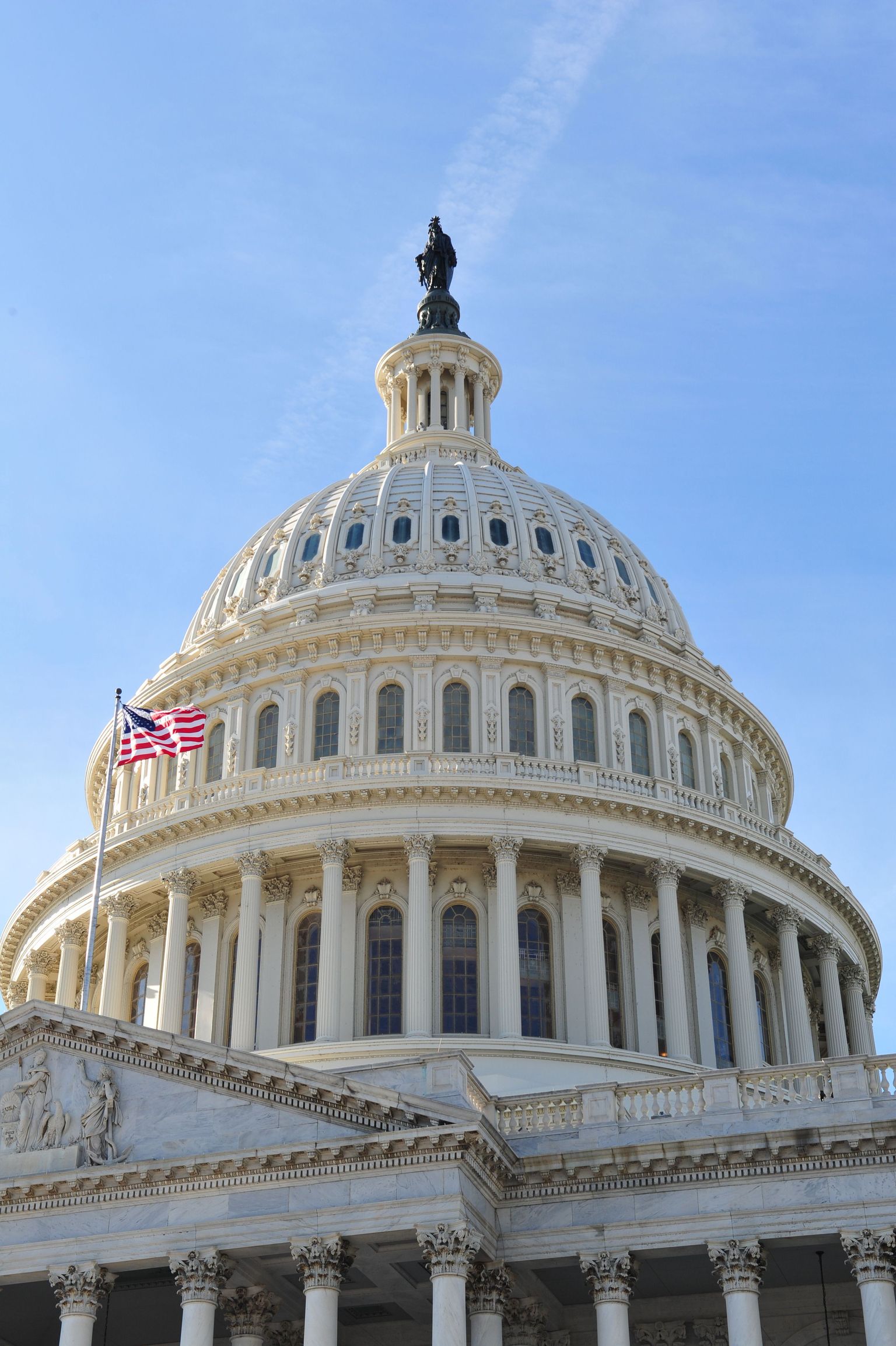 Kapitooliumihoone Washingtonis, kus käib koos nii senat kui ka esindajatekoda.