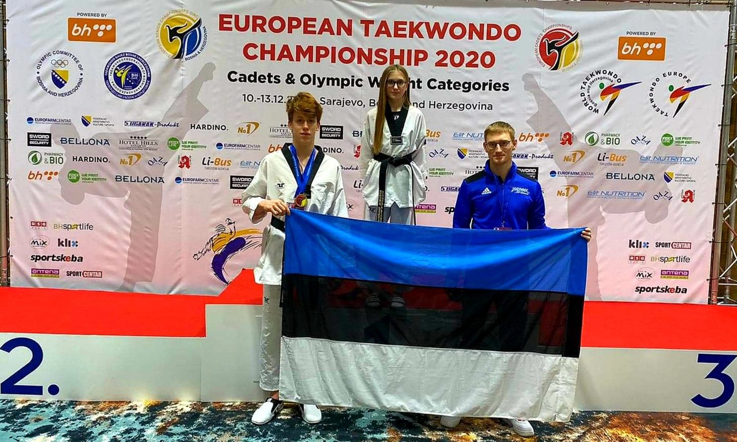 Treener Aleksandr Galaktionov koos värske kadettide Euroopa meistri Aleksandr Muskevitši ja viienda koha teeninud Stefani Nikolajevaga.