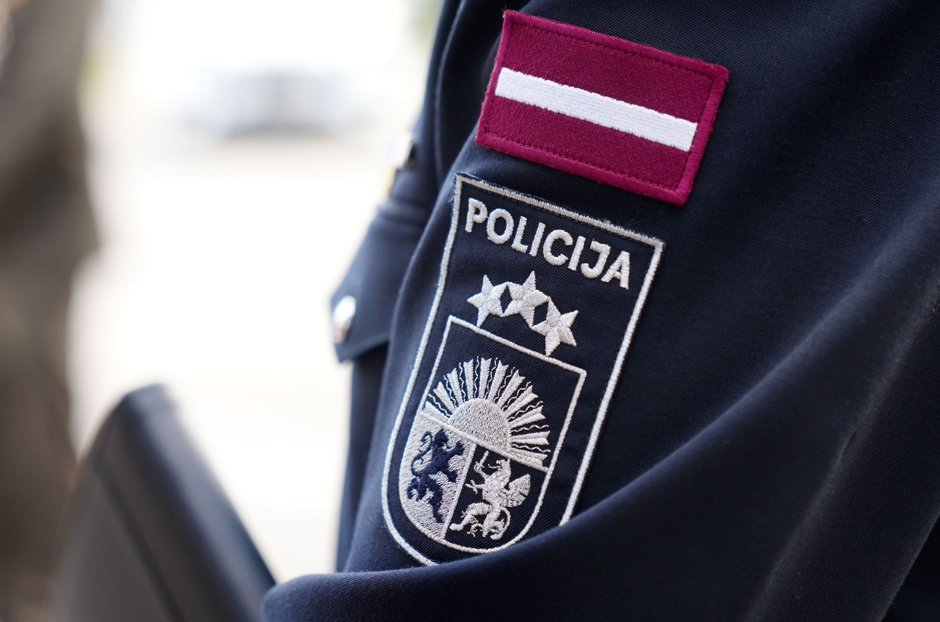 Шеврон на рукаве латвийского полицейского