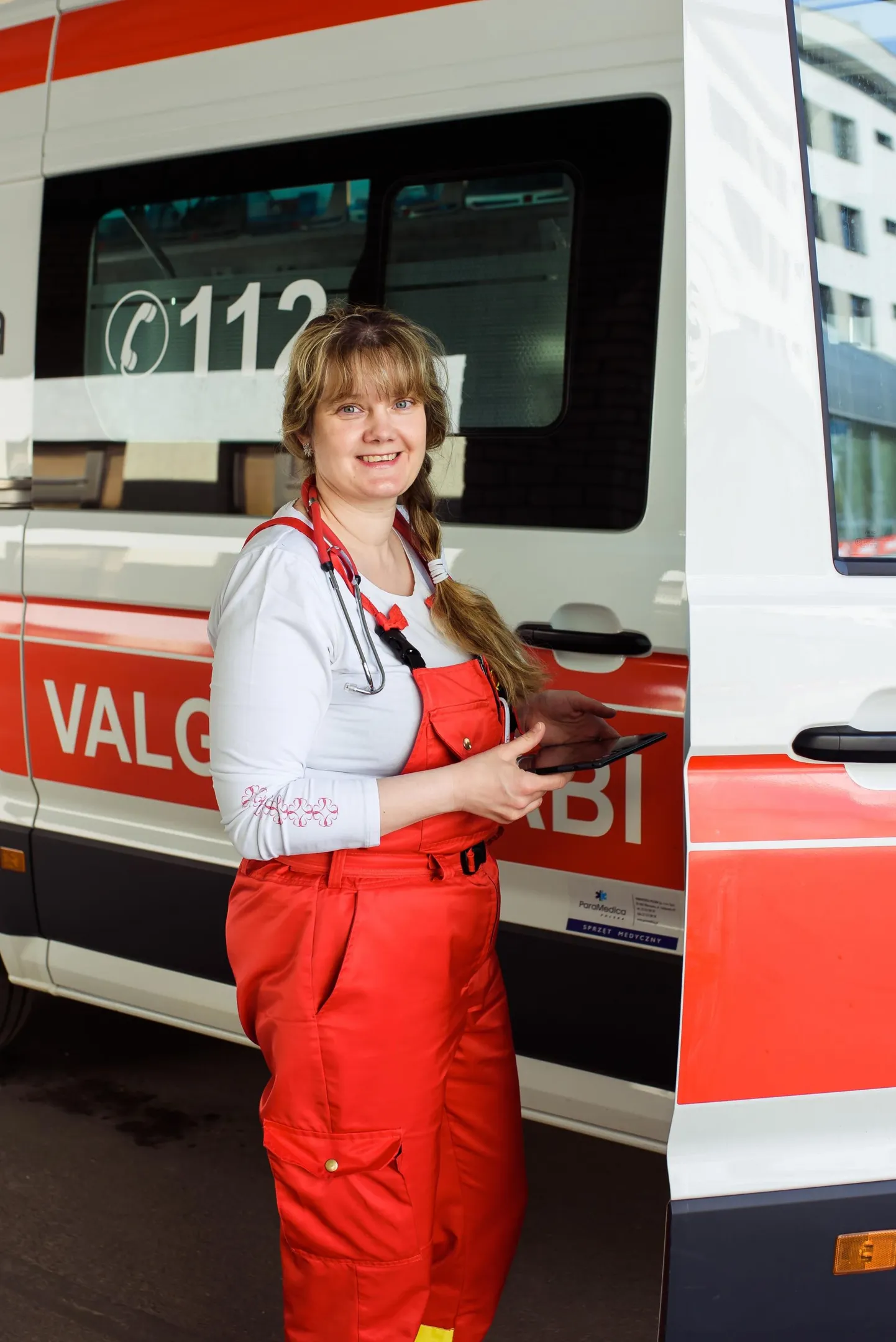 Tunnustuse pälvinud Valga haigla kiirabi õde-brigaadijuht Marje Rebane töötab lisaks ka kõrva-nina-kurgukabineti õena.
 