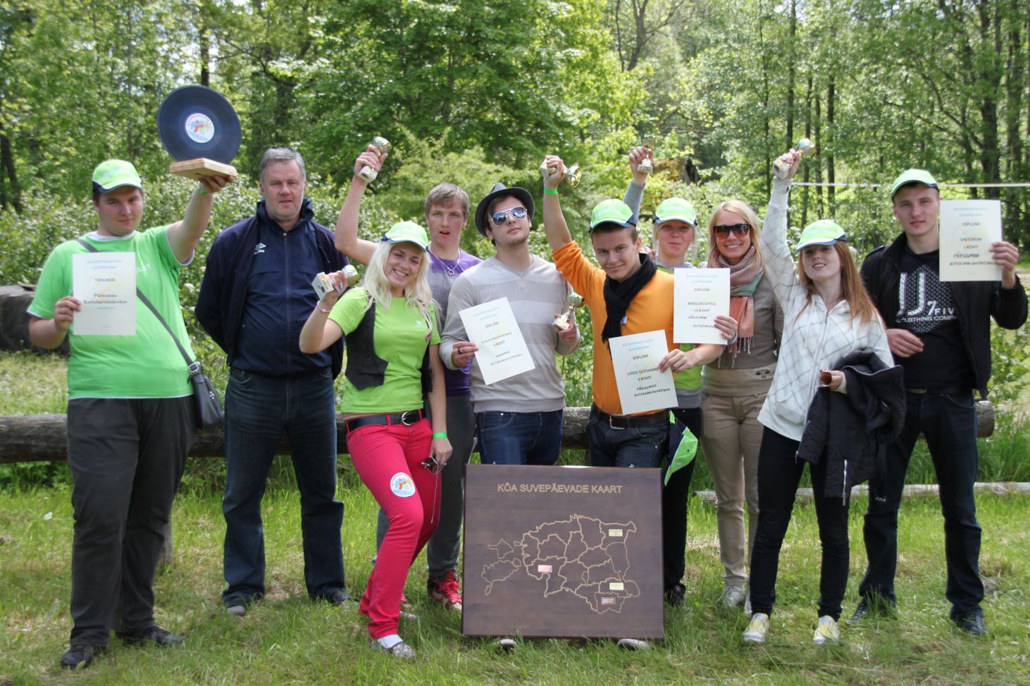 Pärnumaa kutsehariduskeskuse võidukas võistkond Annimatsil kutseõppeasutuste suvepäevadel 2012.
