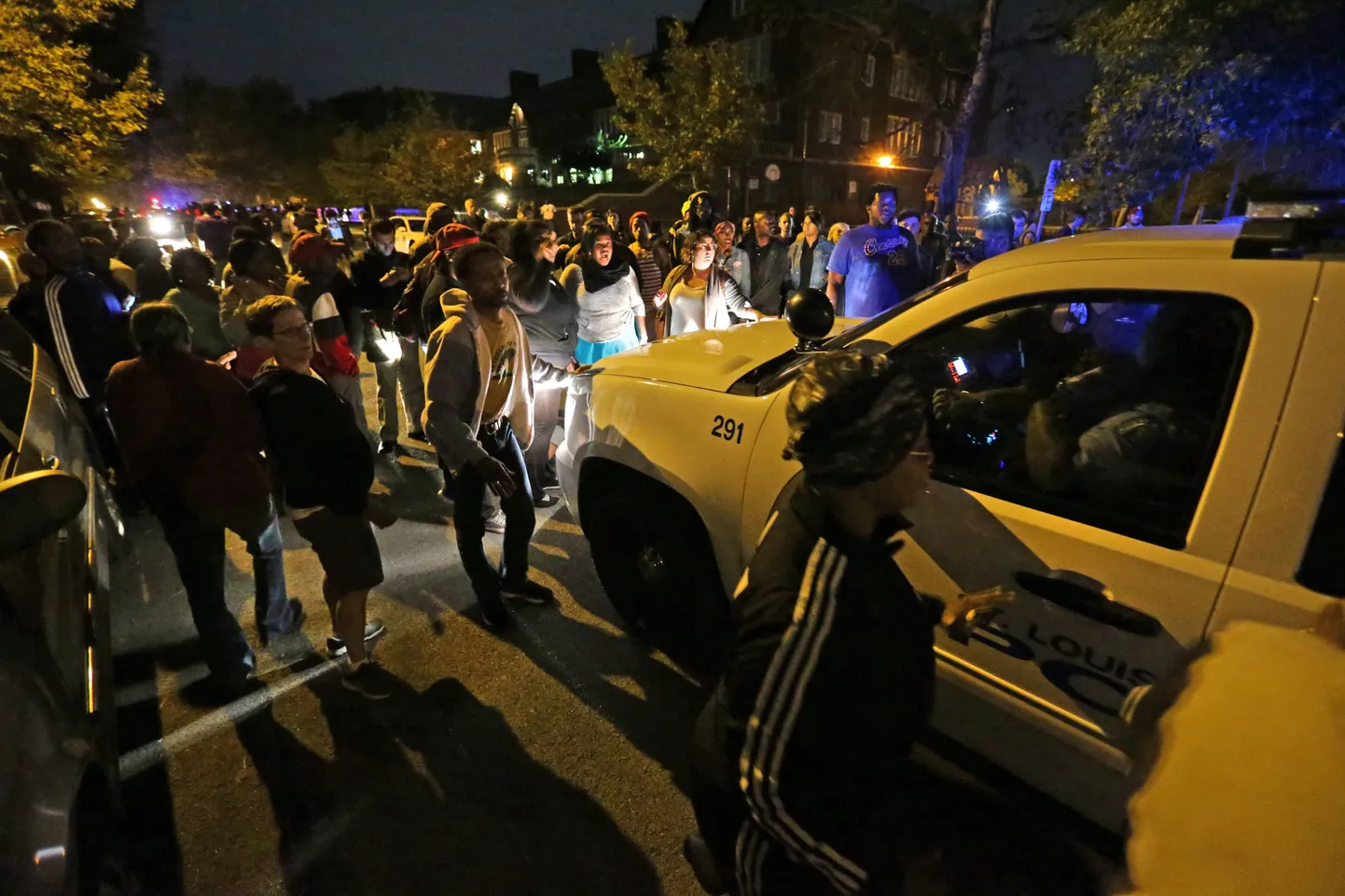Protestijad eile õhtul St Louis'is sündmuskohal.