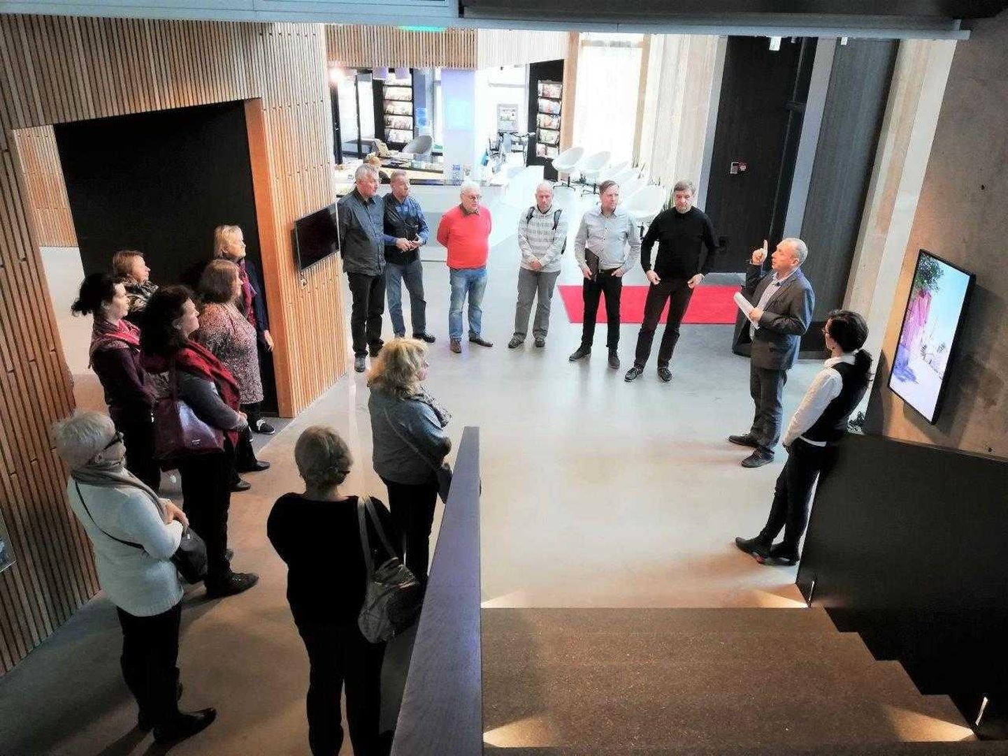 Rakvere abilinnapea Neeme-Jaak Paap tutvustas külalistele Rakvere linna käimas olevaid arenguprojekte, linnavalitsust ja Tarka Maja.