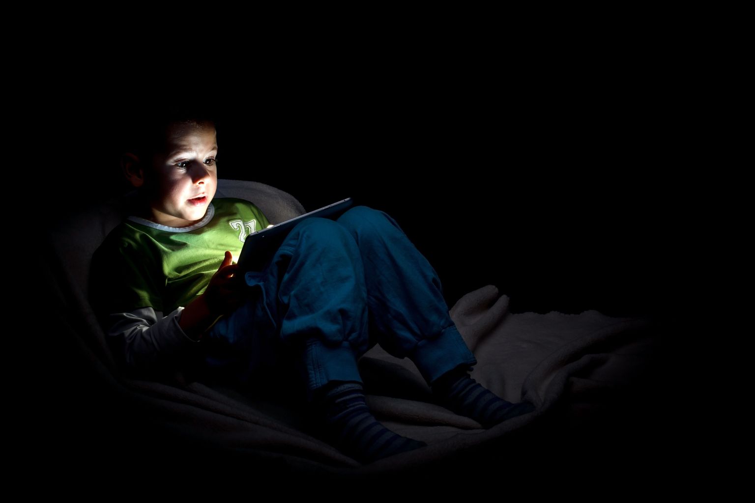 Öösel valgust kiirgava ekraani vaatamine võib une rikkuda.