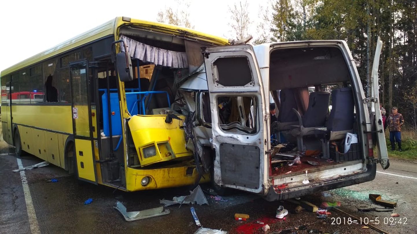Столкновение автобуса и маршрутки в Тверской области.