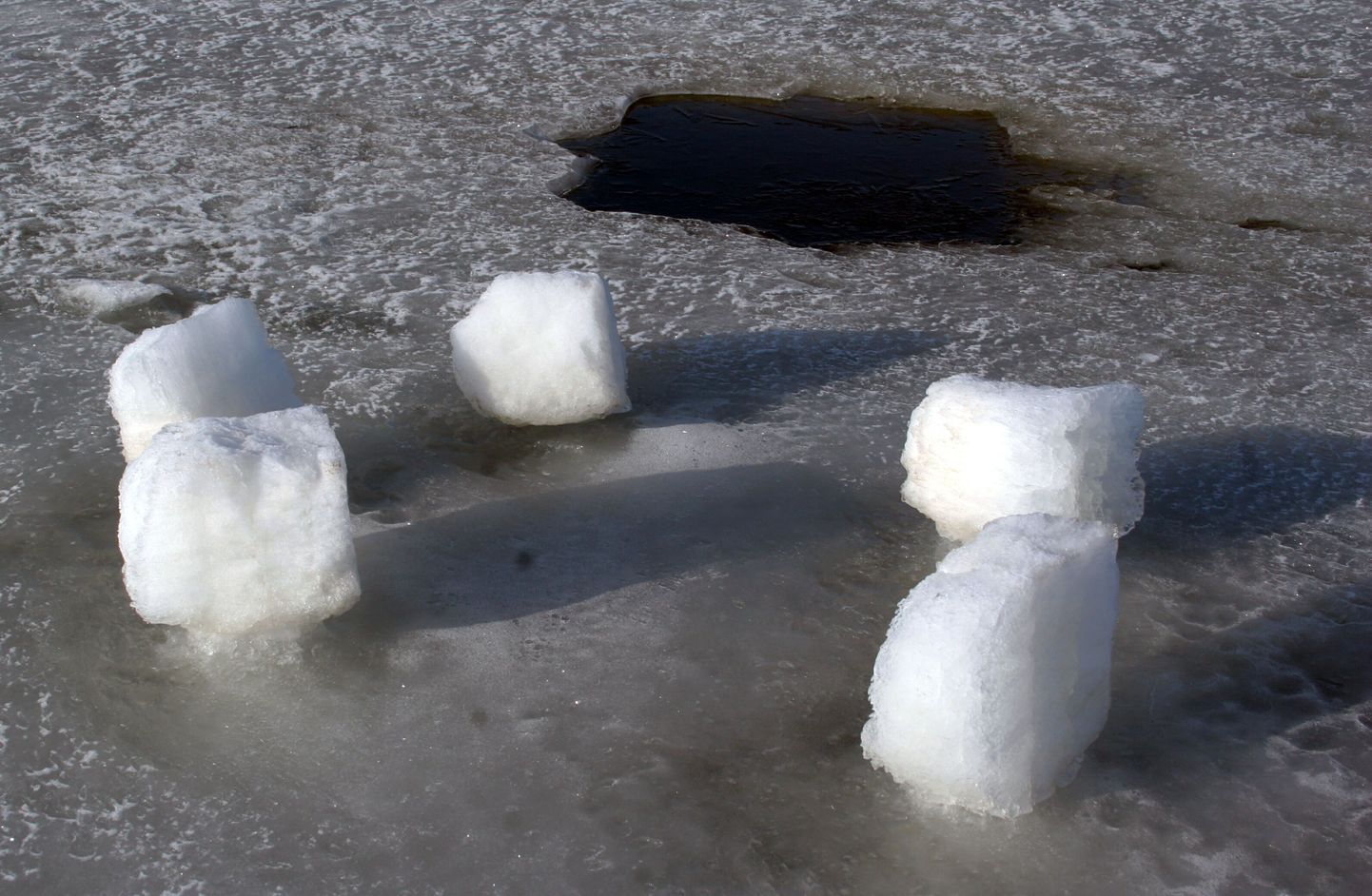 Jää on veekogudel veel nõrk.