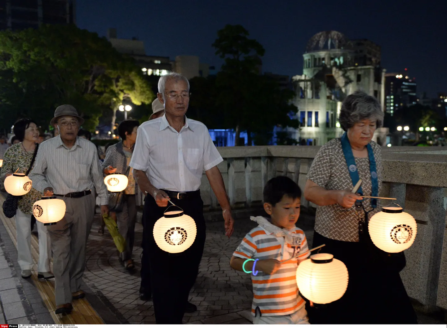 Mälestusteenistus Hiroshima rahumemoriaali juures.