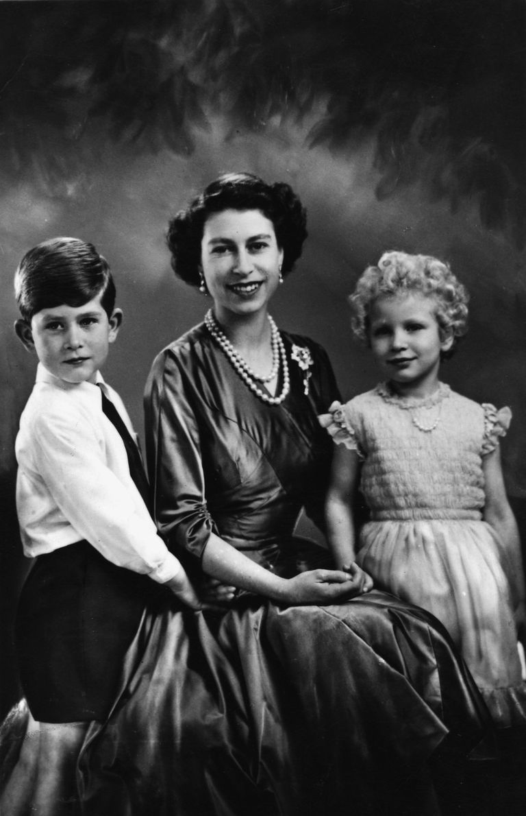Elizabeth II prints Charlesi ja printsess Anne'iga