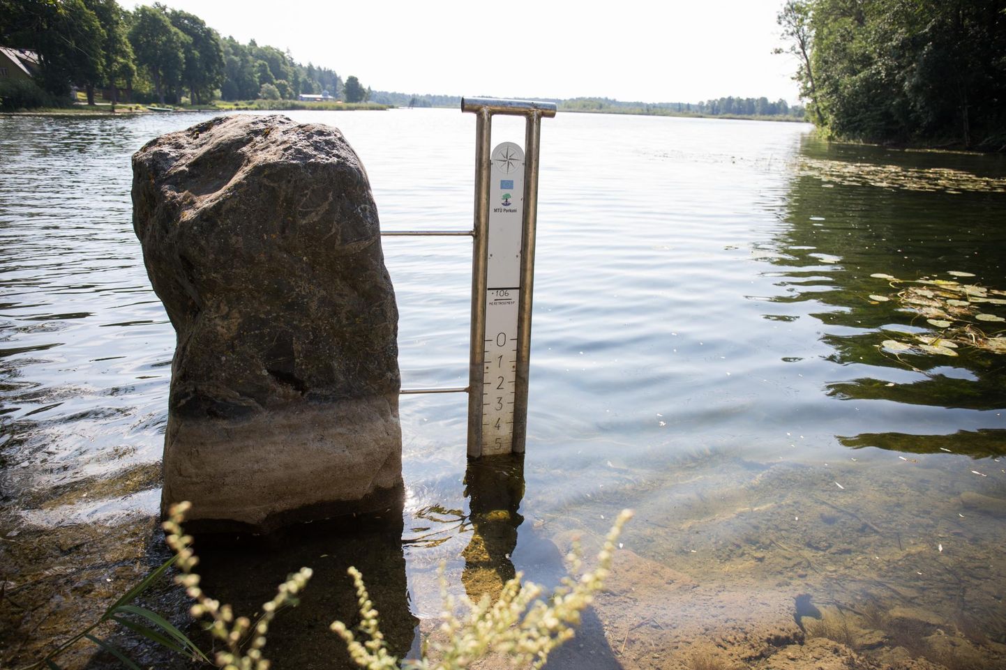 Kui eile näitas mõõdulatt, et veetase on langenud 57–58 sentimeetrit alla nulli ehk järve maksimaalse veetaseme, siis täpselt kuu varem ehk 3. juulil oli veetase umbes 26 sentimeetrit alla maksimumi.