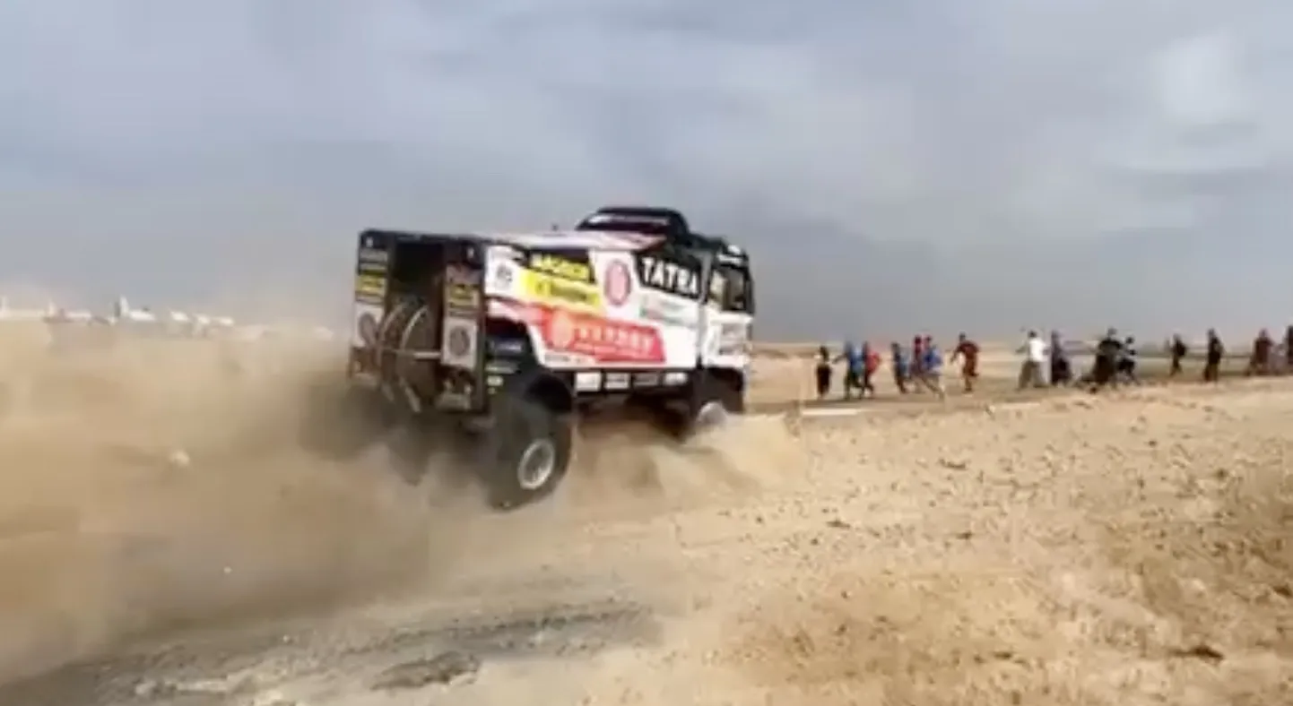 Ohtlik väljasõit Dakari ralli proloogil.