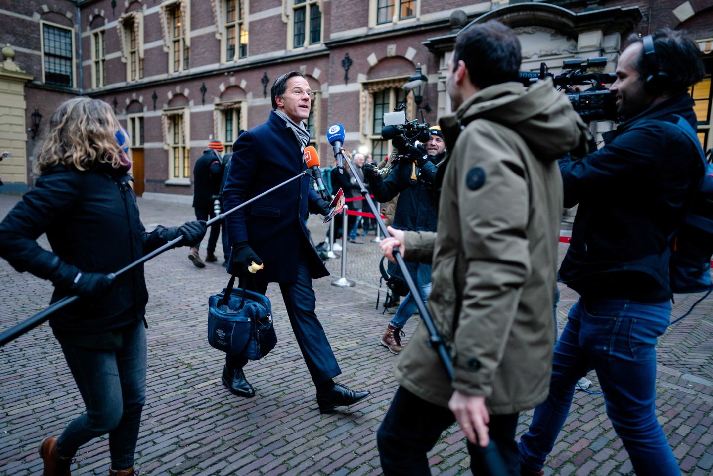Hollandi peaminister Mark Rutte astus tagasi.