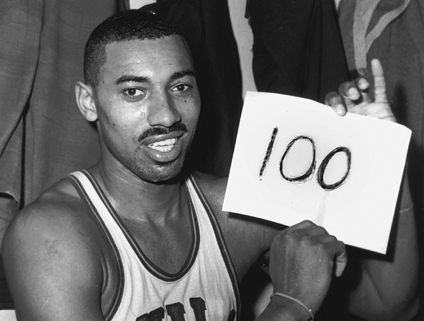 Wilt Chamberlain viskas ühes NBA mängus 100 punkti. Tema tolle hooaja keskmine oli laias laastus poole väiksem, mis on pika puuga parim tulemus üldse.