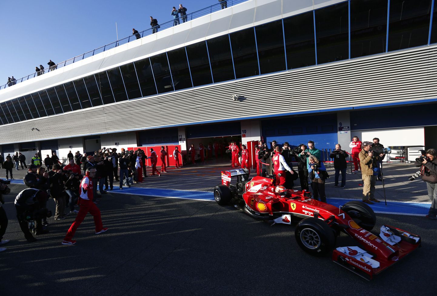 Kimi Räikkönen Ferrari roolis.