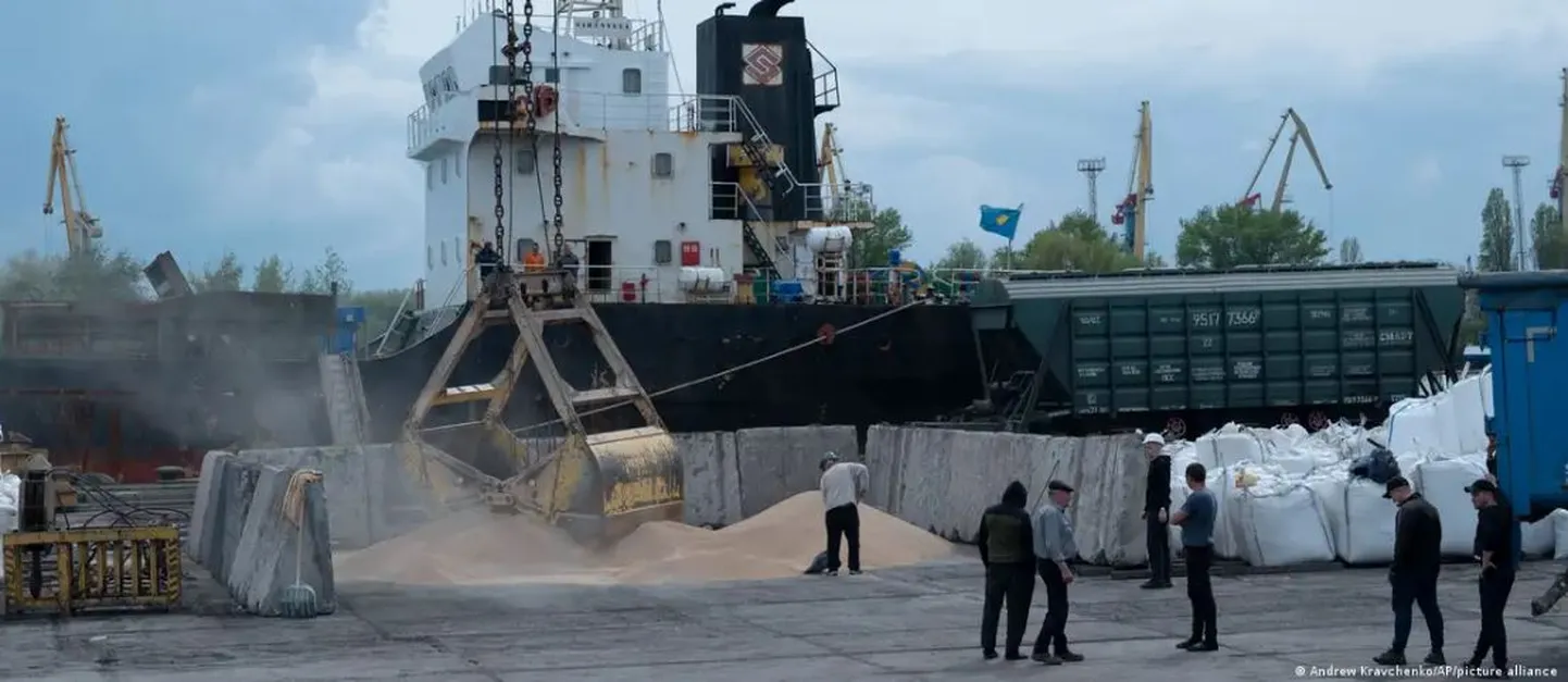 Погрузка зерна в порту Измаила, апрель 2023 года
