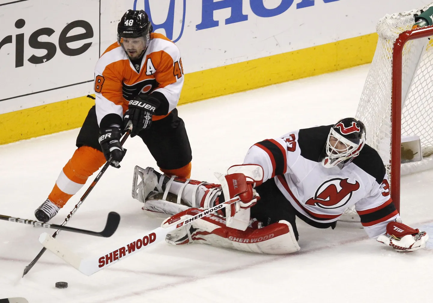 Philadelphia Flyers ja New Jersey Devils.