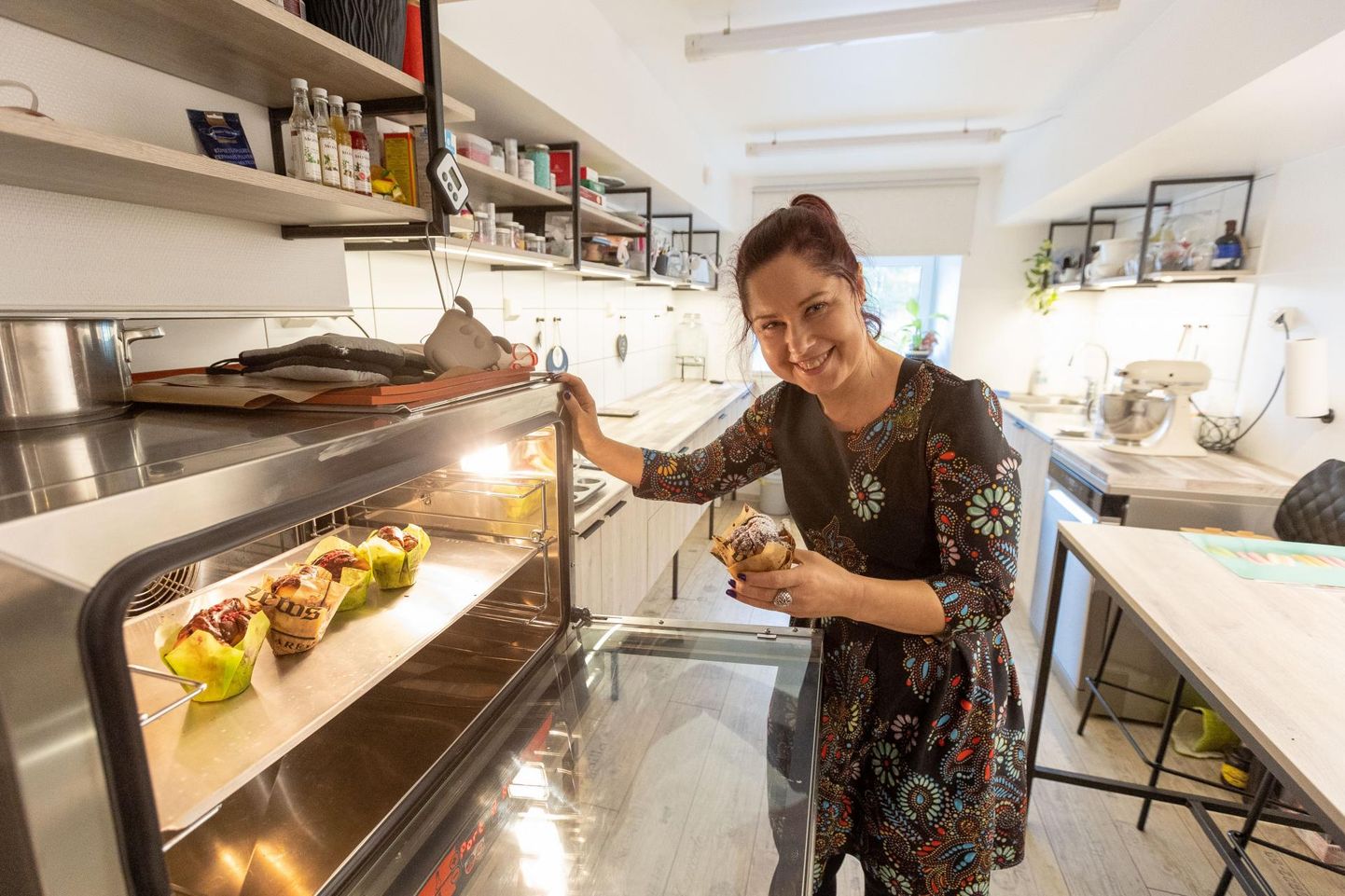 Et Maie Pihli ei oska töötu olla, otsustas ta hakata väikeettevõtjaks ja tegeleda sellega, mida ta kõige paremini mõistab – küpsetamisega.