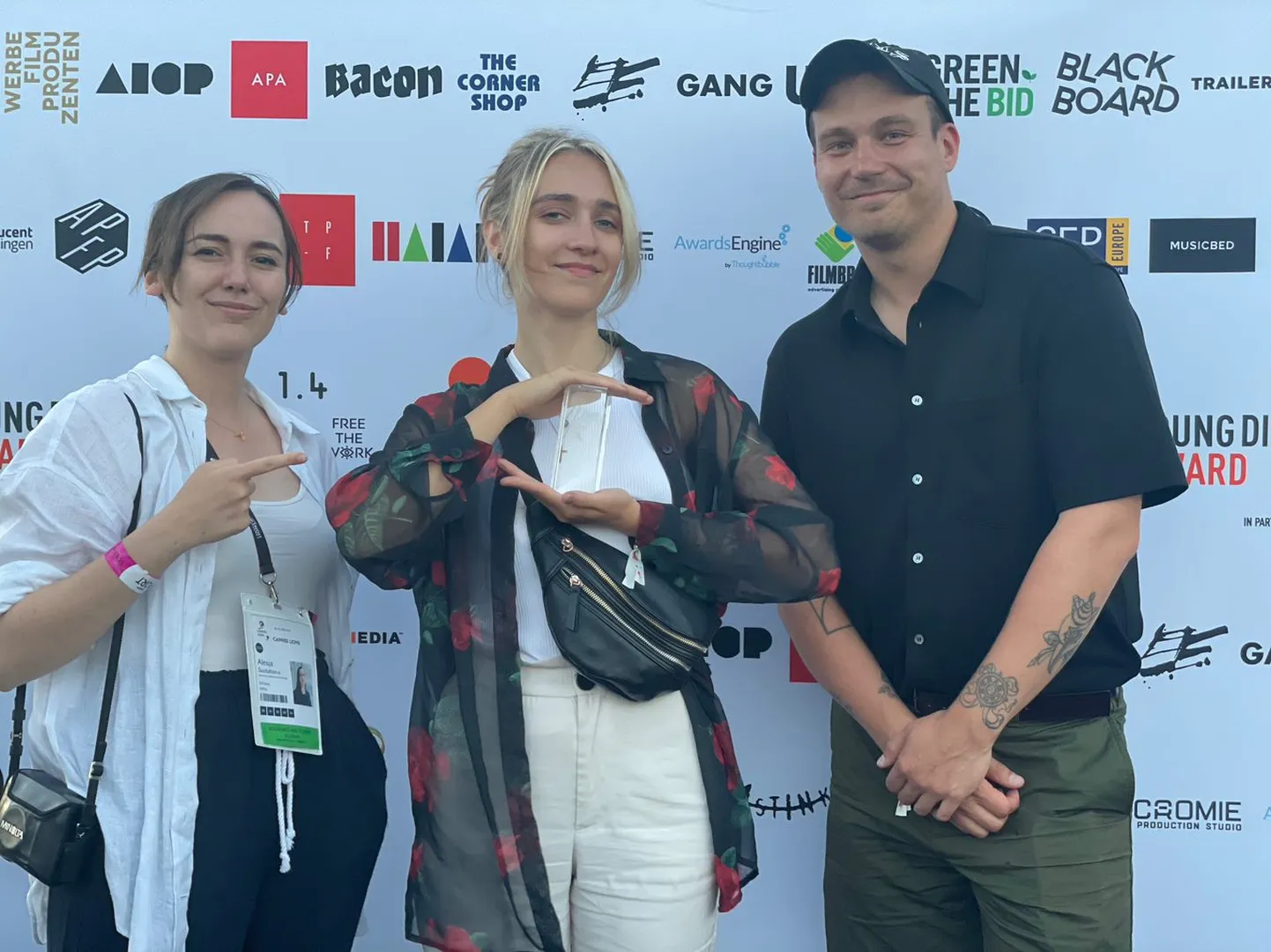 Pildil režissööri 2. Assistent Alesja Suzdaltseva, režissöör Katariina Aule ja produtsent Andreas Kask.