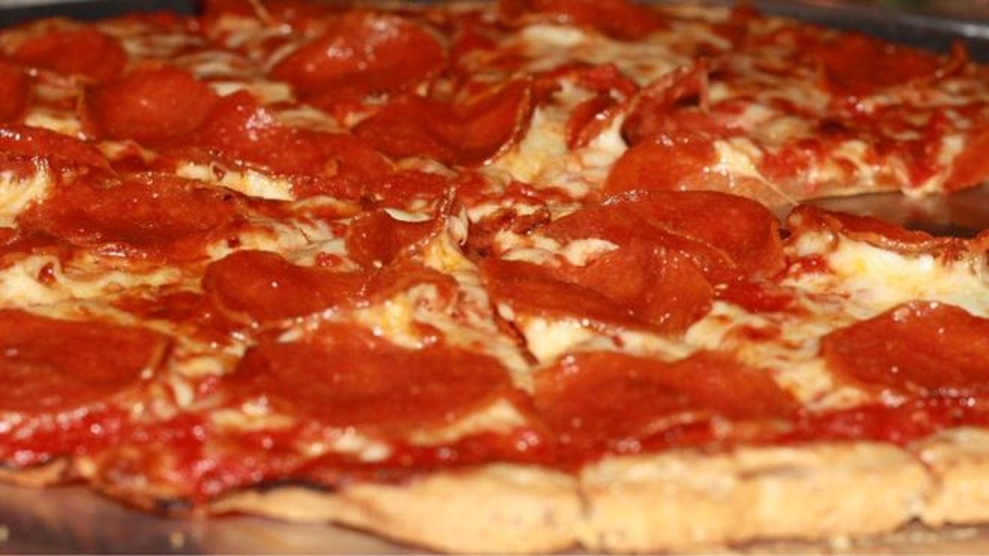 Девушка сумела продиктовать диспетчеру 911 свой домашний адрес, делая вид, что заказывает пиццу