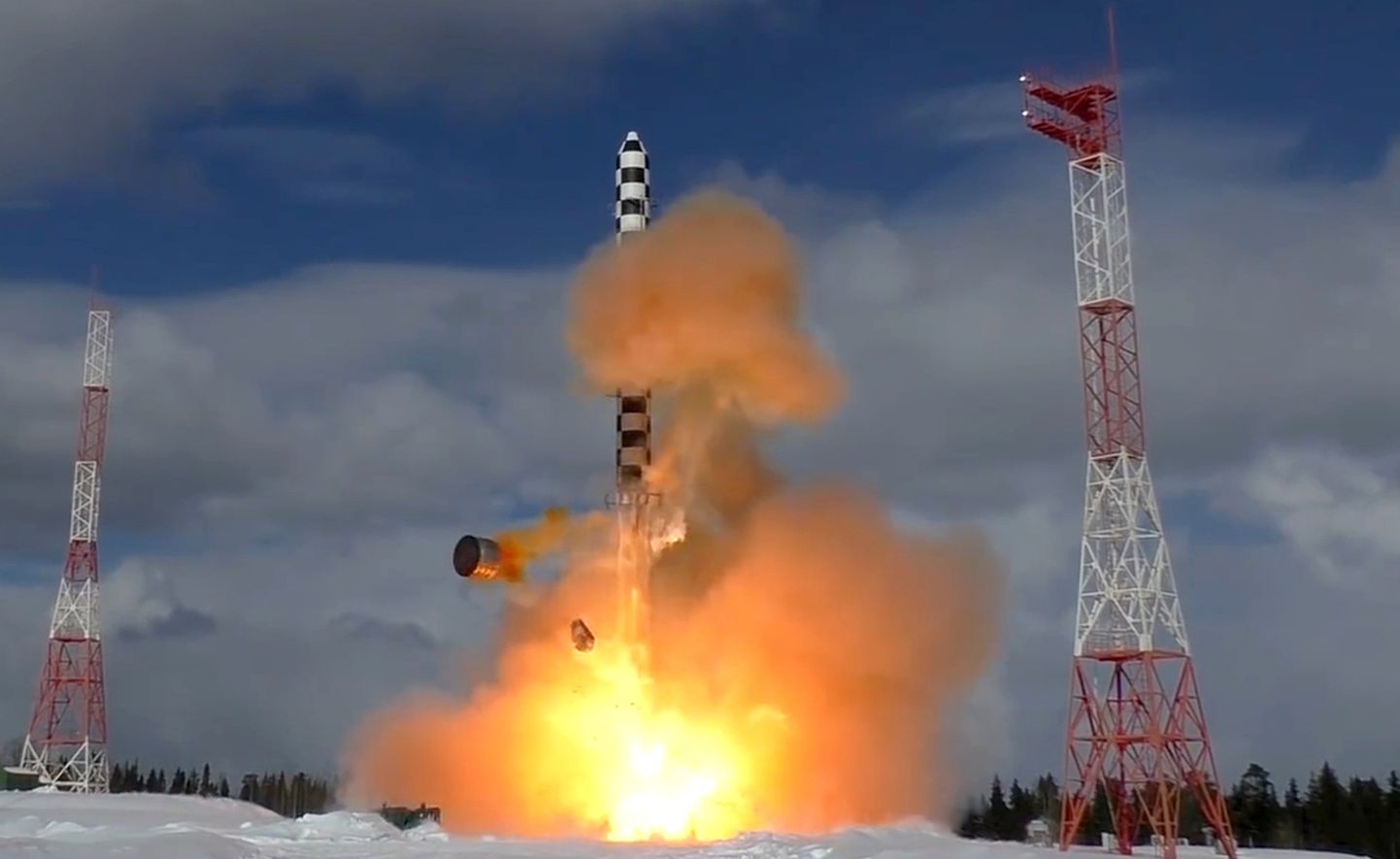 Ballistilise raketi Sarmat start Plesetski kosmodroomilt.