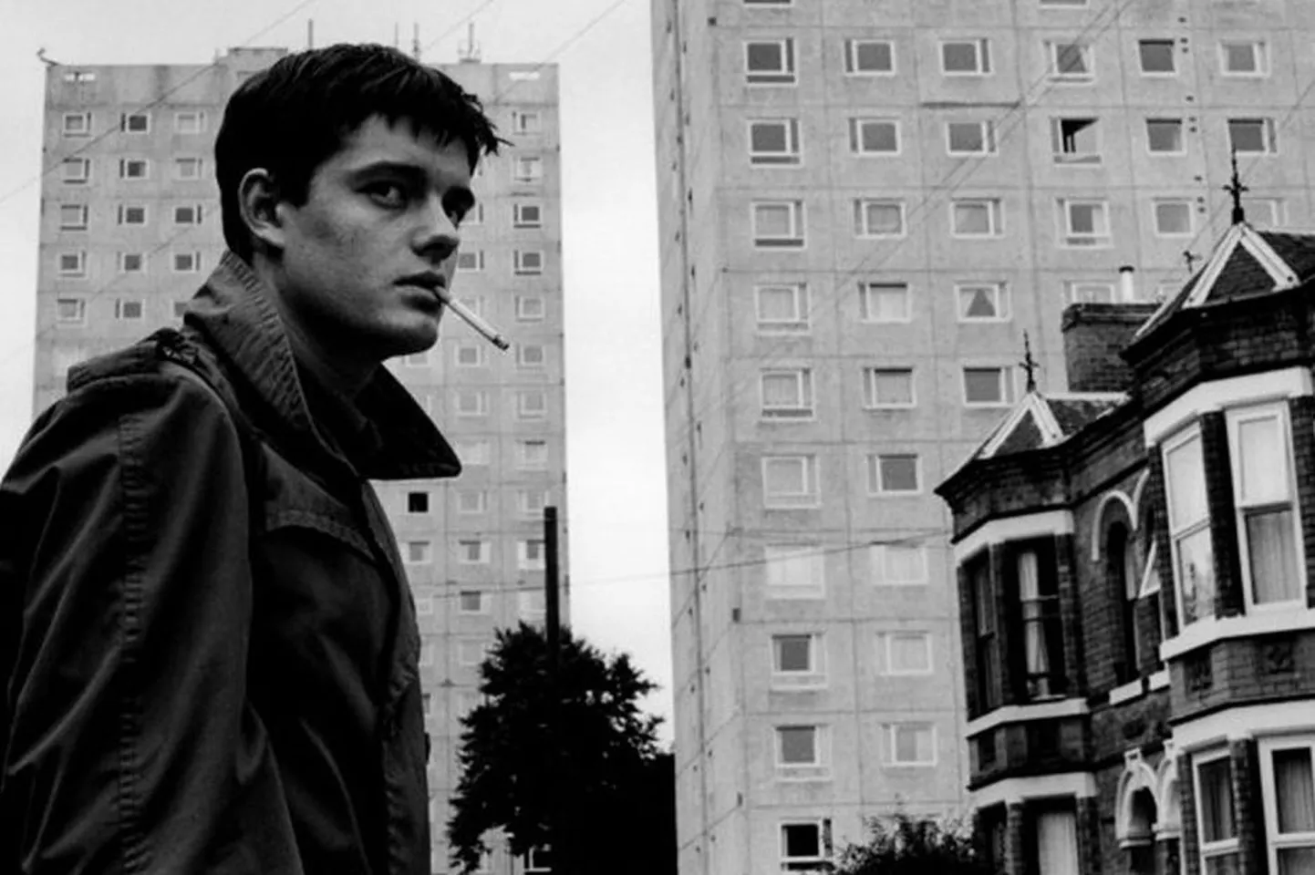 Ian Curtis Sam Riley kehastatuna Anton Corbijni filmis «Control».