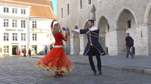 VAHVA VIDEO ⟩ Eestit oma südamekoduks pidav Aserbaidžaani paar toob idamaise pärandi ja elava muusika otse Tallinna südamesse