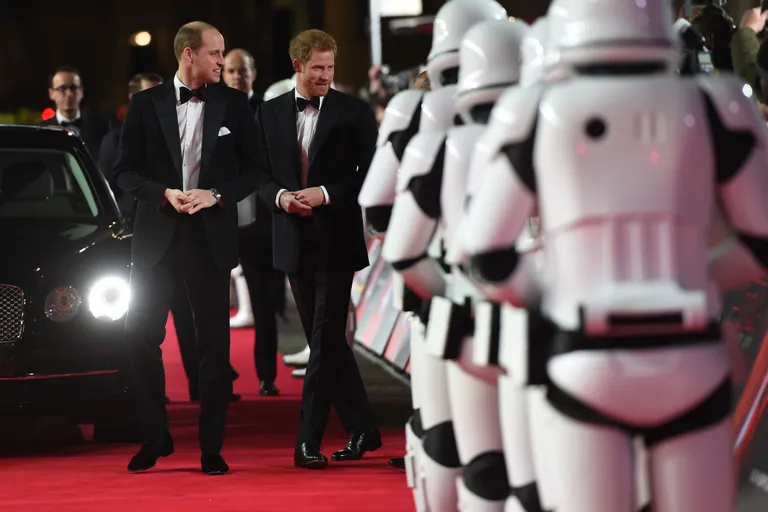 Printsid William ja Harry uue «Tähesõjad» filmi Euroopa esilinastusel Londonis