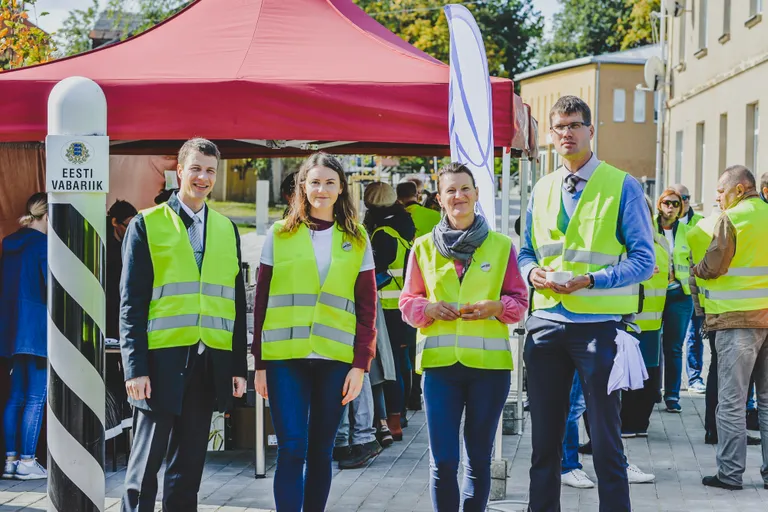 Euroopa territoriaalse koostööprogrammi 30 aastapäeva tähistamiseks istutati Valga-Valka ühisesse linnasüdamesse 30 puud.