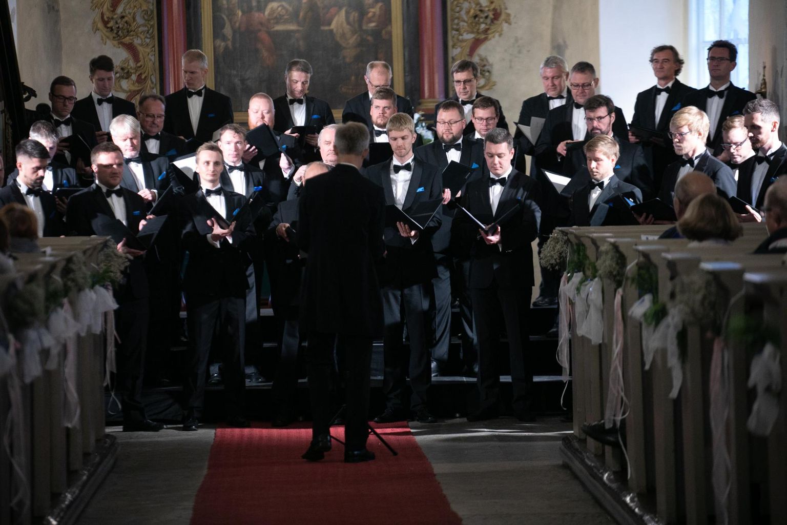 Rahvusmeeskoori hingestatud laul kõlas Rakvere Kolmainu kirikus.